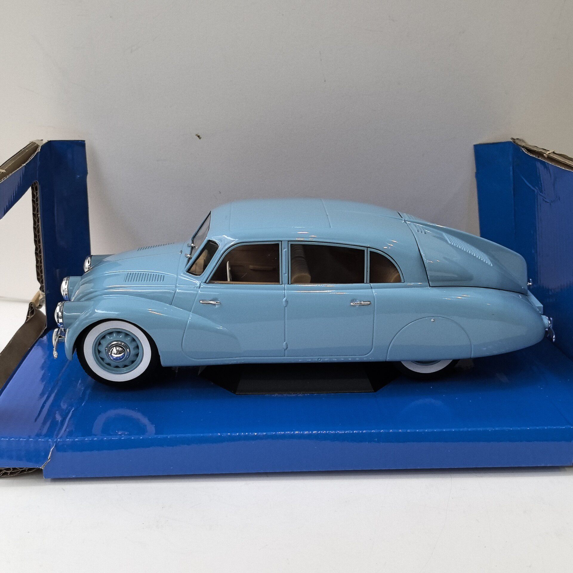 نموذج سيارة تاترا 87 الكلاسيكي - مراجعة Vintage Collectibles & More Llc Photos وسعره
